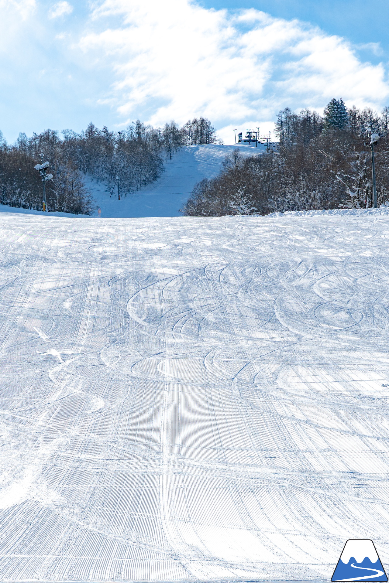 美唄国設スキー場｜豪雪・美唄からメリークリスマス！現在、道内屈指の積雪量。ということで、コンディションは最高です！